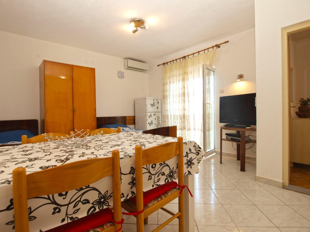 Apartments Mladen 1588 Pola Esterno foto